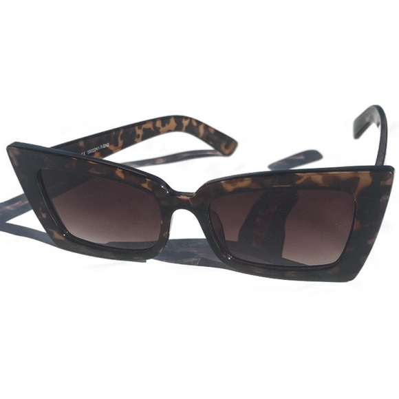 Vintage Accessories - Vintage Tortoiseshell Cat-Eye Glasses